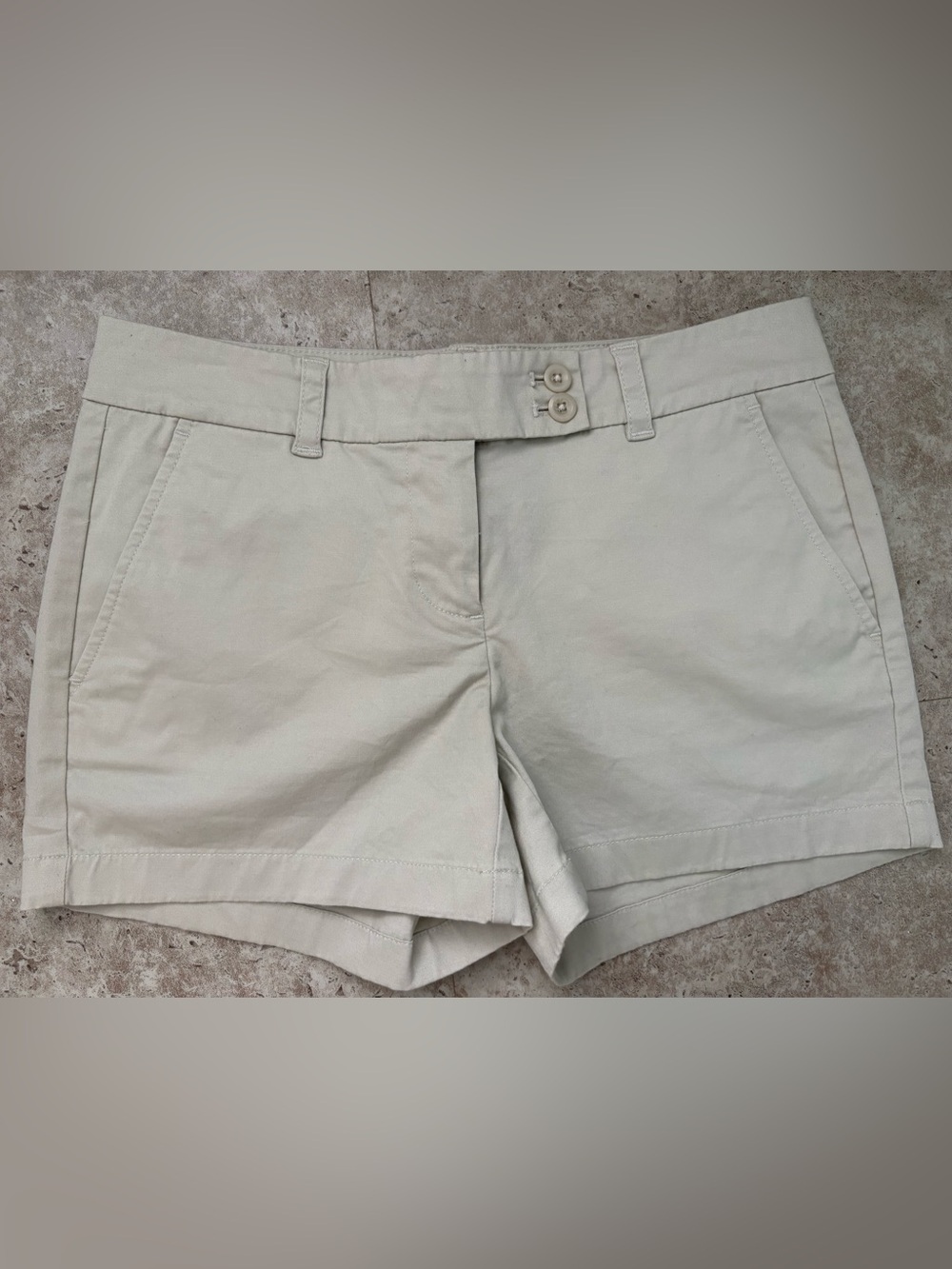 Vineyard Vines dayboat Shorts solid stone/khaki size 2 mid rise stretch NEW
